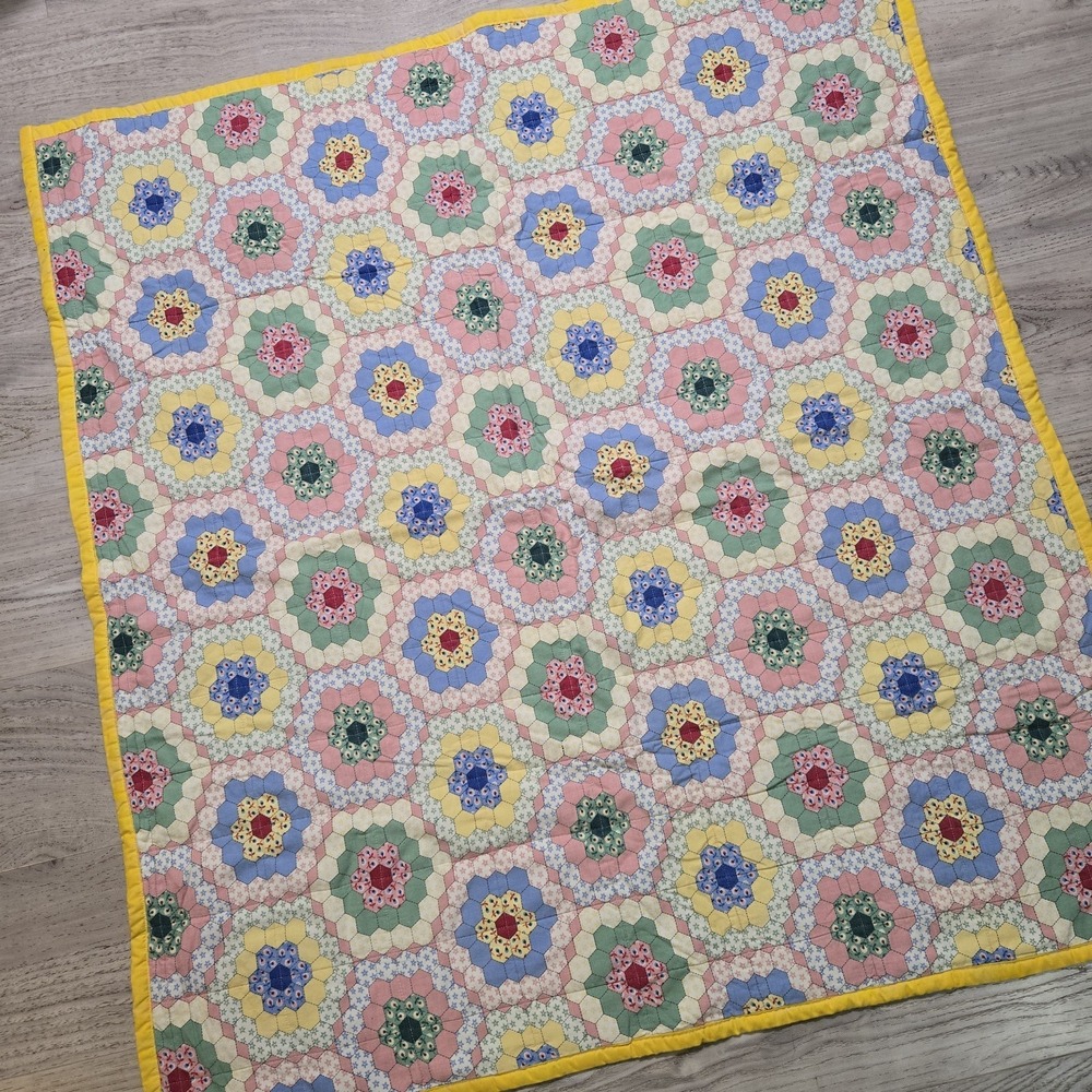 VTG Handmade Baby Crib Quilt GrannyCore Grandma's Garden 70's 42x38" CottageCore - Picture 4 of 6
